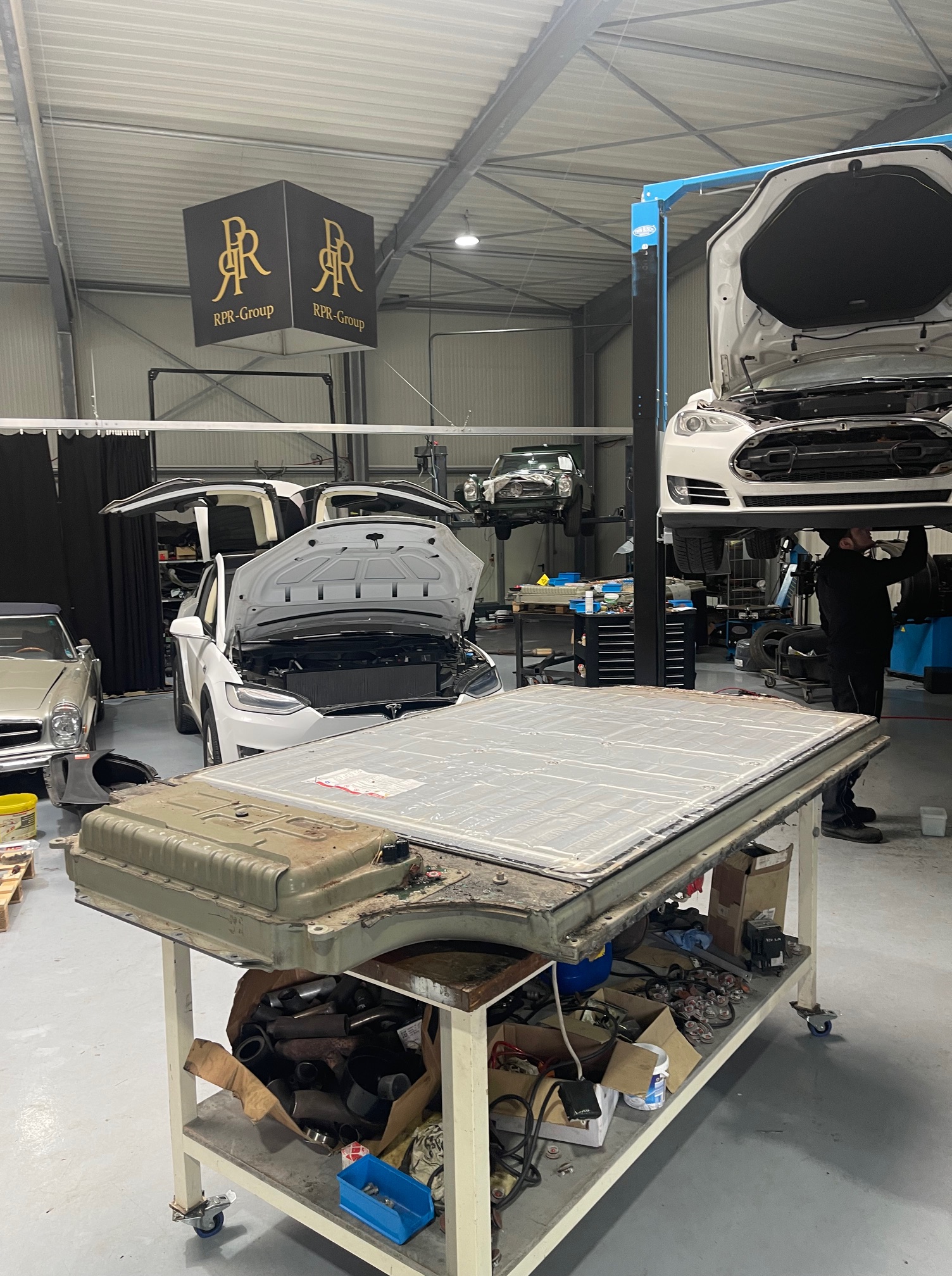 RPR Motors Werkstatt - Tesla Batteriereparatur
